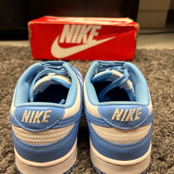 Nike Dunk Low UNC Style # DD1391-102 Men's Size 9 University Blue White - Picture 3 of 7